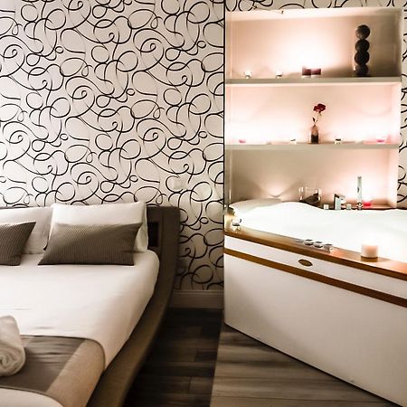 לינה וארוחת בוקר רומא Domus Tacito Luxury מראה חיצוני תמונה