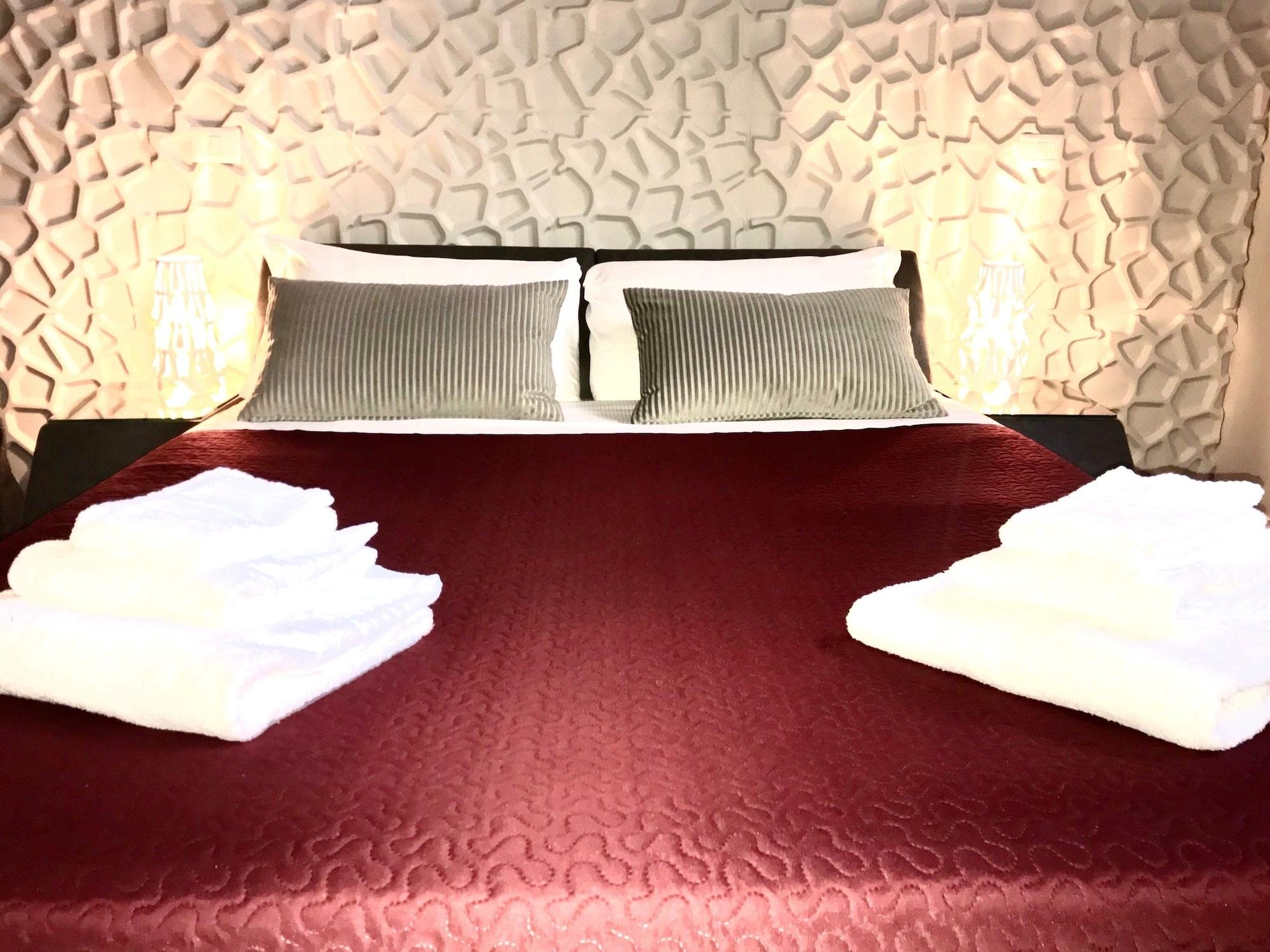 לינה וארוחת בוקר רומא Domus Tacito Luxury מראה חיצוני תמונה