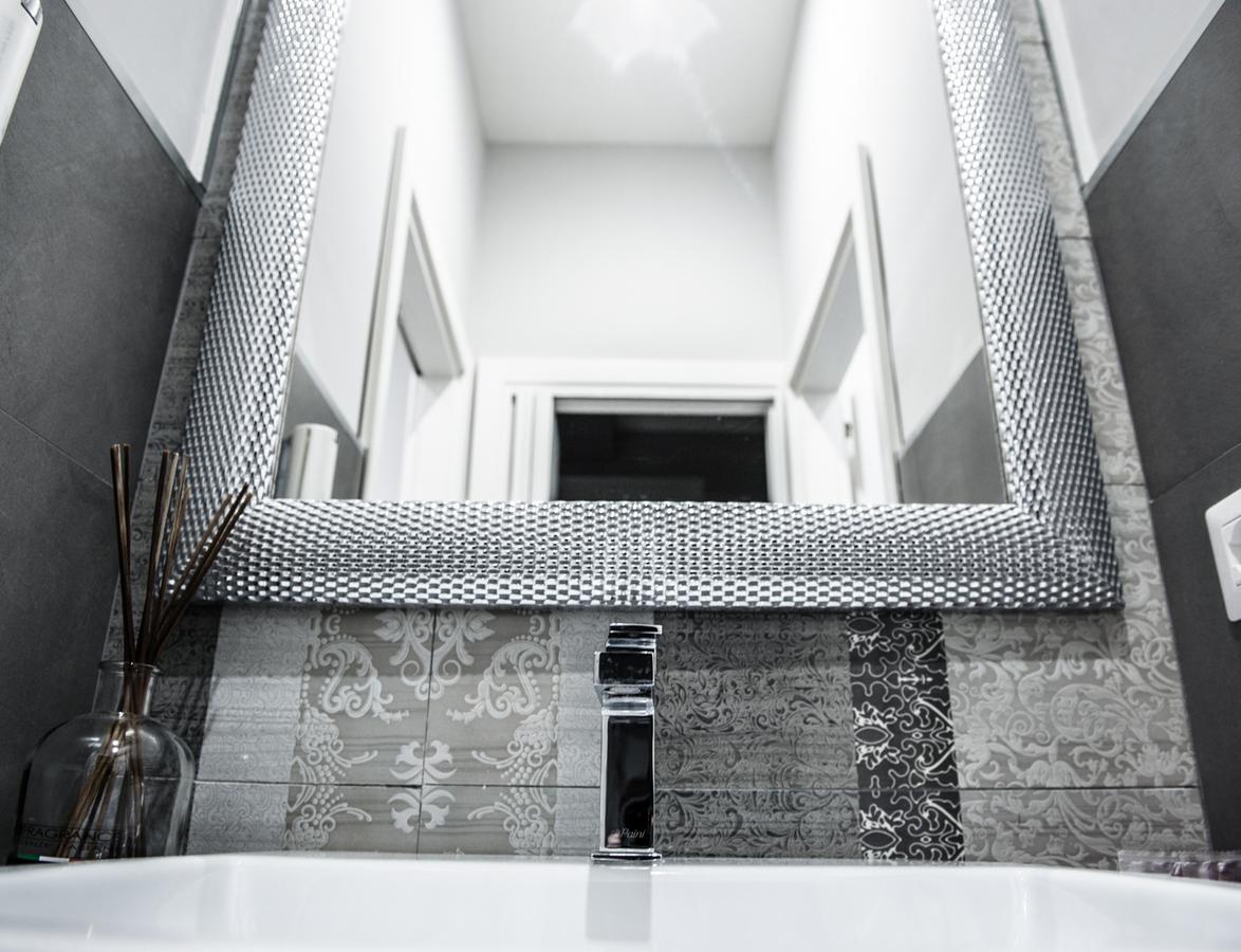 לינה וארוחת בוקר רומא Domus Tacito Luxury מראה חיצוני תמונה