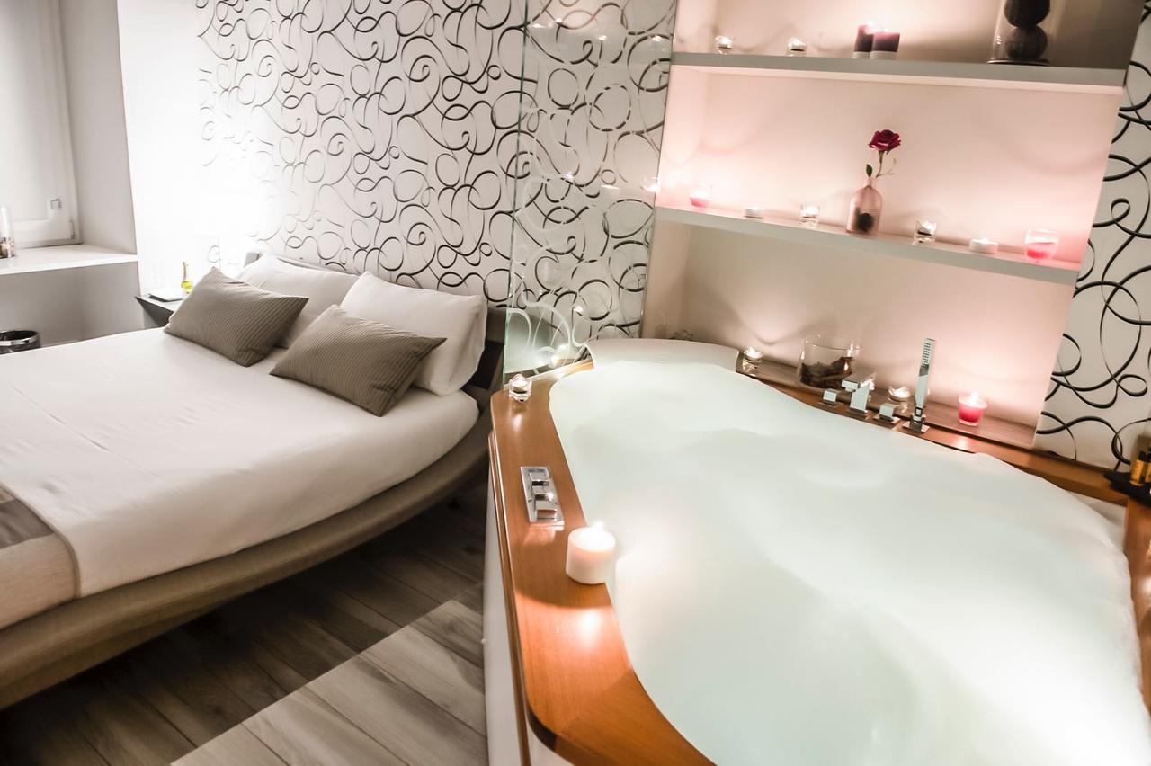 לינה וארוחת בוקר רומא Domus Tacito Luxury מראה חיצוני תמונה
