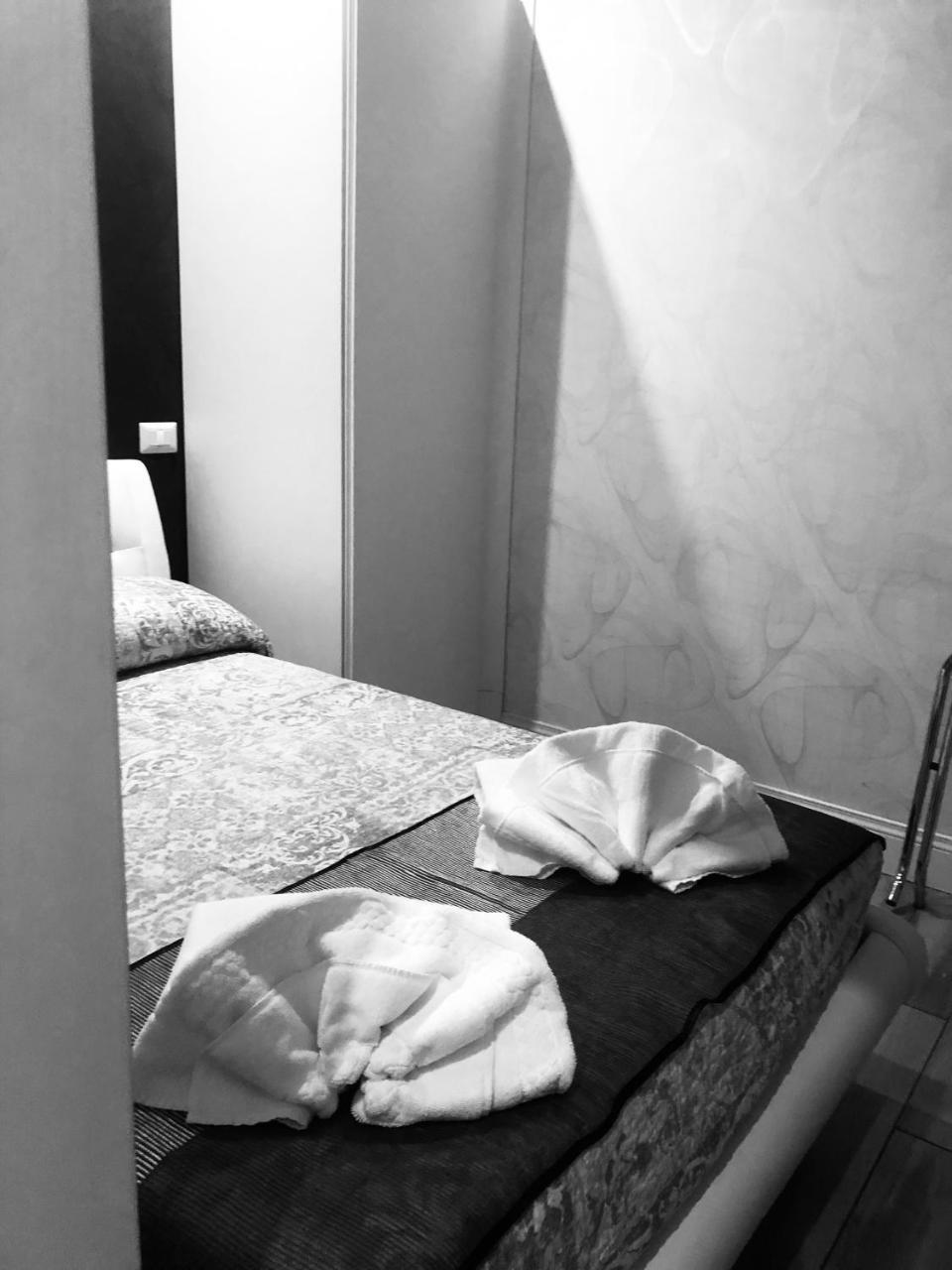 לינה וארוחת בוקר רומא Domus Tacito Luxury מראה חיצוני תמונה